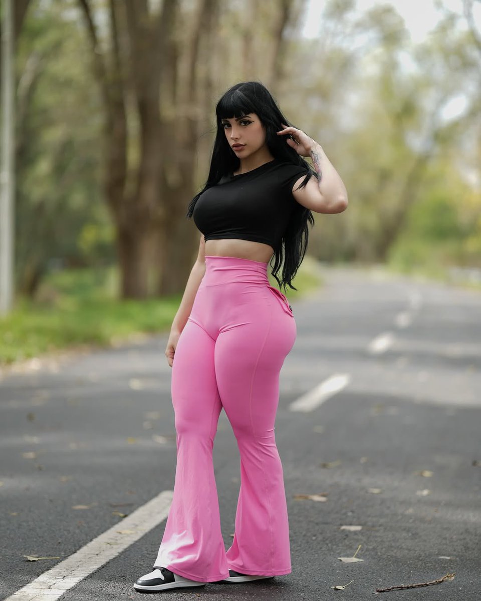 𝓜𝓘𝓒𝓐𝓔𝓛𝓐 𝓐𝓡𝓘𝓝 (@demonikareal): Pick your fav pic style 📸🌸