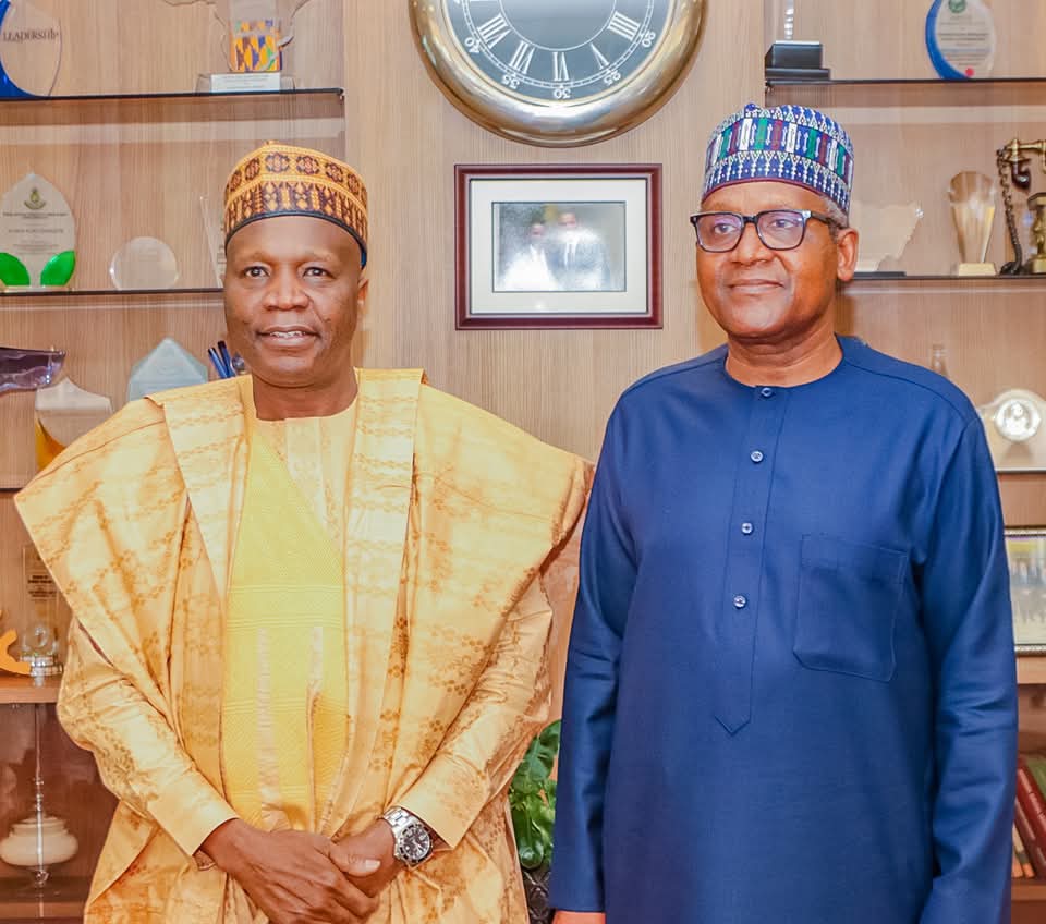 NTANewsNow's tweet image. Northern Governors’ Forum Chair, Inuwa Yahaya Felicitates Aliko Dangote at 68, Hails Him as Africa’s Industrial Titan

The Chairman of the Northern States Governors’ Forum and Governor of Gombe State, Muhammadu Inuwa Yahaya, CON, has joined the global business community in…