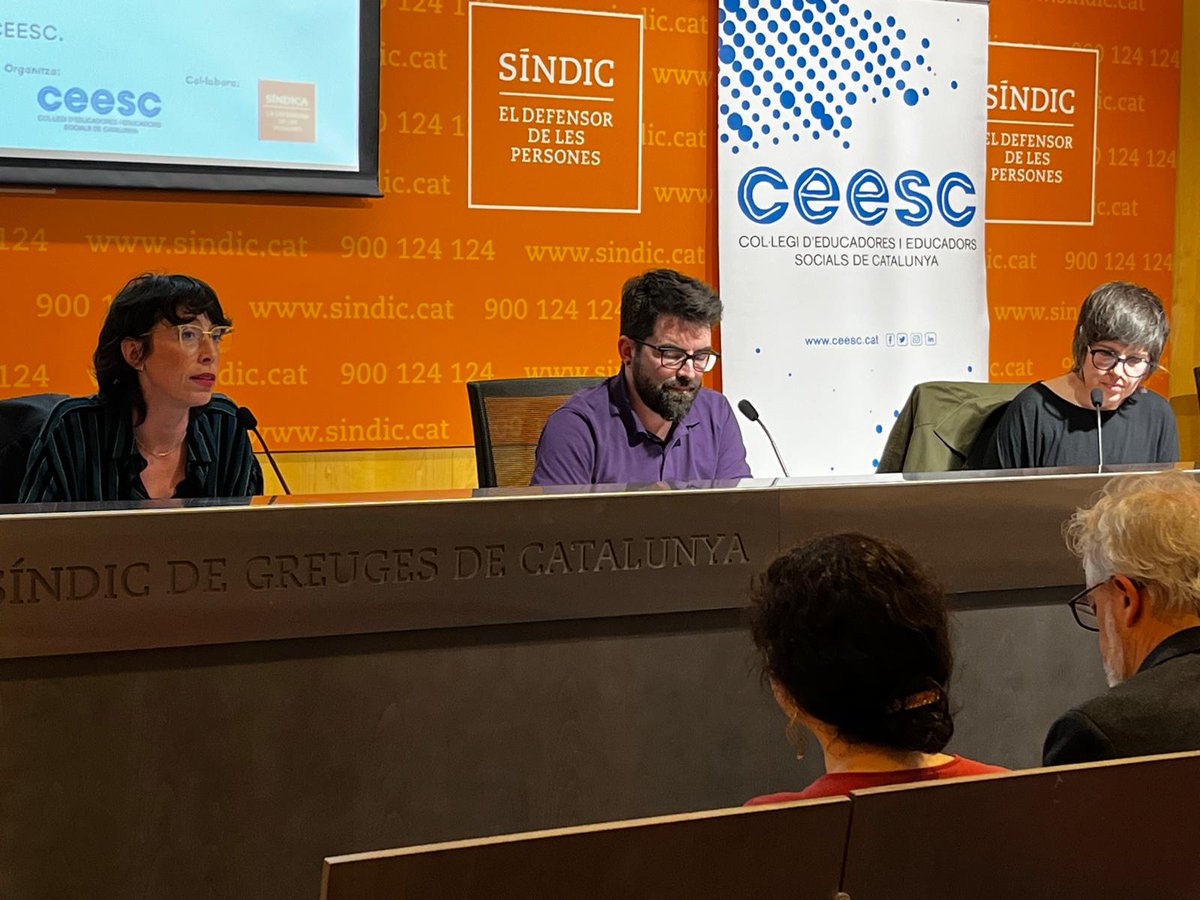 ceesc_cat's tweet photo. Aquesta tarda hem presentat la 4a edició de l’Informe de l’Educació Social a la seu del Síndic de Greuges de Catalunya @sindicdegreuges
👉Ja el podeu consultar:https://t.co/WiOoBBxP0y
#educaciósocial #informeES https://t.co/FJ3OCQU7H4