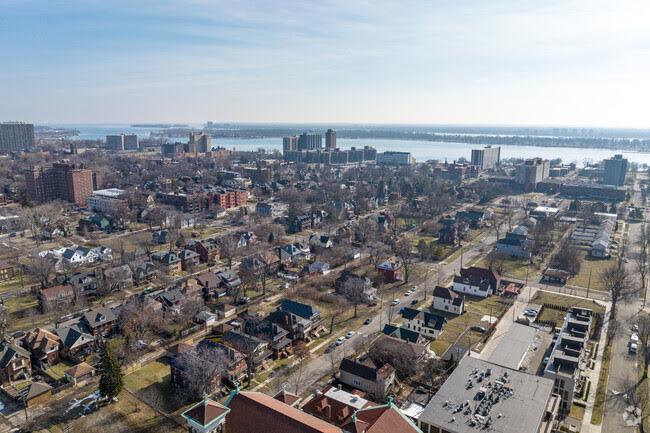 TheLoftW's tweet photo. 🚨 Islandview Development Opportunity 🌇

Unlock the potential of 0.69 acres in Detroit’s Islandview neighborhood—a rapidly growing area just minutes from the Riverfront, Belle Isle, and West Village.

📍 4 parcels: 7029 Saint... more.
https://t.co/TtWIgz0bLz

#DetroitRealEstate https://t.co/qKqh4n51SD