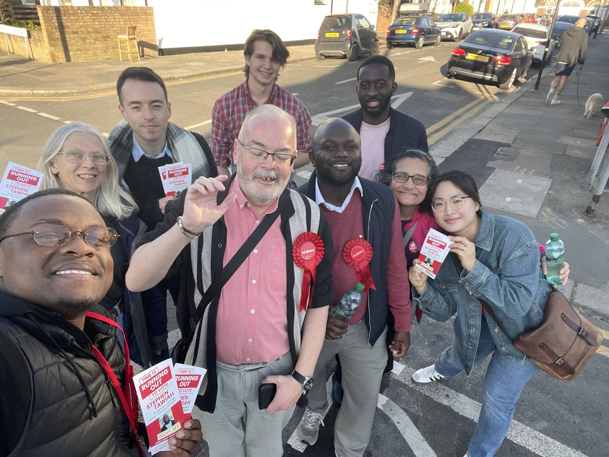 EmmanuelAk_'s tweet image. Final Push this evening with a ‘Get Out &amp;amp; Vote’ round for @stephentawiah01 in St - Ann’s Ward. 🌹👍🏽

A vote for @stephentawiah01 &amp;amp; @HaringeyLabour is a vote for the right candidate that will represent and be a fresh voice for the local community. 🌹