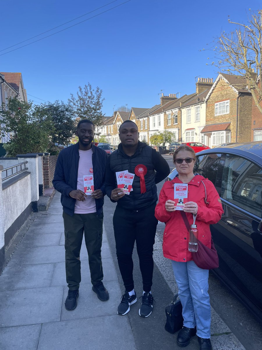 EmmanuelAk_'s tweet image. Final Push this evening with a ‘Get Out &amp;amp; Vote’ round for @stephentawiah01 in St - Ann’s Ward. 🌹👍🏽

A vote for @stephentawiah01 &amp;amp; @HaringeyLabour is a vote for the right candidate that will represent and be a fresh voice for the local community. 🌹