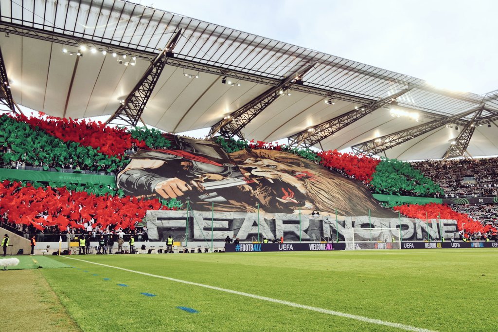 CzarneckiMat's tweet image. Oprawa kibiców @LegiaWarszawa na meczu z @ChelseaFC w 1/4 finału @Conf_League #ultras @101ULTRAS @Avanti_1989 #LEGCHE #zyleta #FearNoOne