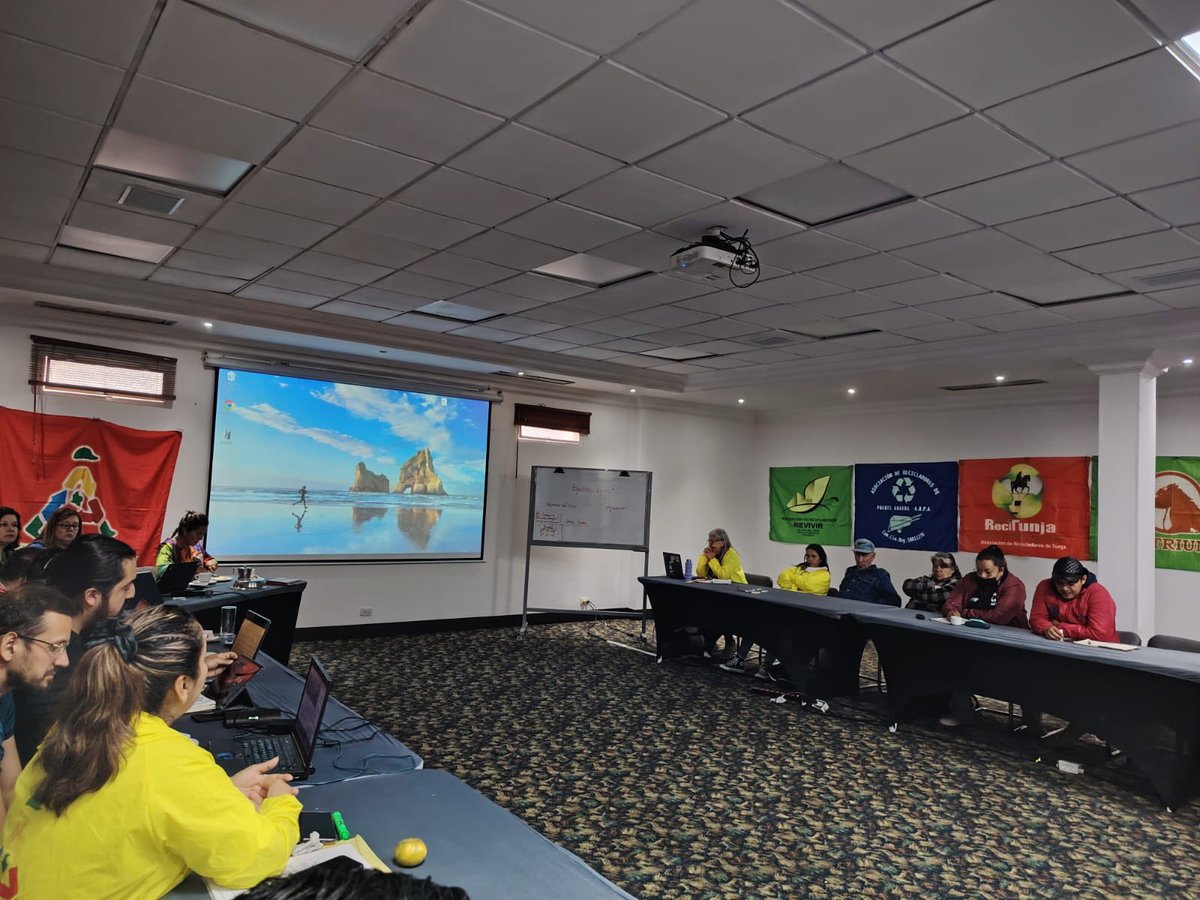 Hoy en la ciudad de #Bogotá, en Junta Directiva de la Asociación Nacional de Recicladores

#IncidenciaPolítica #OrganizaciónGremial #coopsyear

Ph:<a href="/ANRColombia/">ANR Colombia</a>