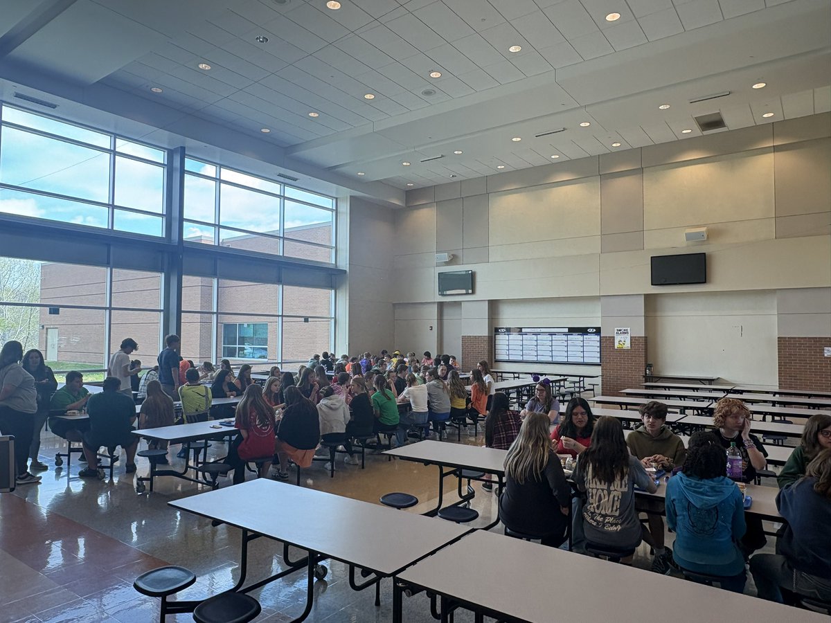 R7principal's tweet photo. JHS Fly Up Day was a success! We can’t wait to welcome the C/O 2029 on a full time basis at JHS! THANK YOU to our STUCO/Leadership teams for making this another successful event! #JayUp https://t.co/pQWKnmHu9F