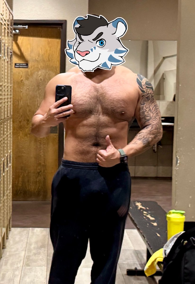 TigerSquat's tweet photo. i’m gonna be so good at hugging #ThirstyThursday https://t.co/tczLXtm0jL