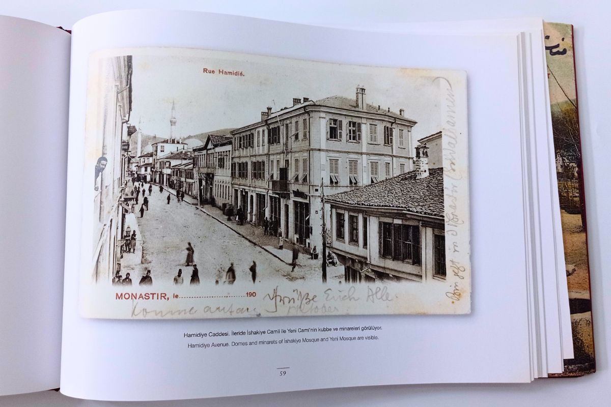 Halil ve Lale Gökman çifti, yıllar boyunca özenle biriktirdikleri kartpostalları yalnızca koleksiyonlarında tutmakla kalmayıp, onları kültürel birer hazineye dönüştürerek tarih meraklılarıyla buluşturmayı başarmışlar.

Ayrıntılar blog yazımızda. 👇🏻
fotokart.shop/gokmanlarin-ka…