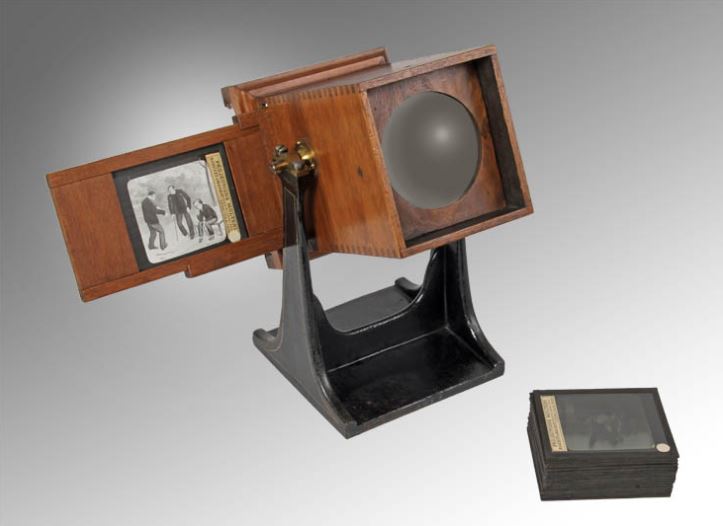 RealPreCinema's tweet photo. 1892
THE LANTERNOSCOPE
In 1892, #AlfredMolteni manufactured a #tableviewer called a #Lanternoscope to examine #lanternslides prior to projection. It allowed the examination of proofs, to judge their quality.
This device called a Lanternoscope is intended for viewing images for quality, prior to projection. An illustration below.
Designed to permit the viewing of 3-1/4" x 3-1/4" glass lantern slides without the need for artificial light. Made of mahogany and nickel-plated brass.