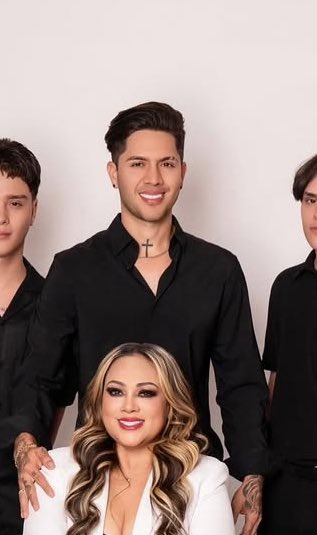 soylessmartinez's tweet photo. 😍 https://t.co/VZmmsn5Vo1