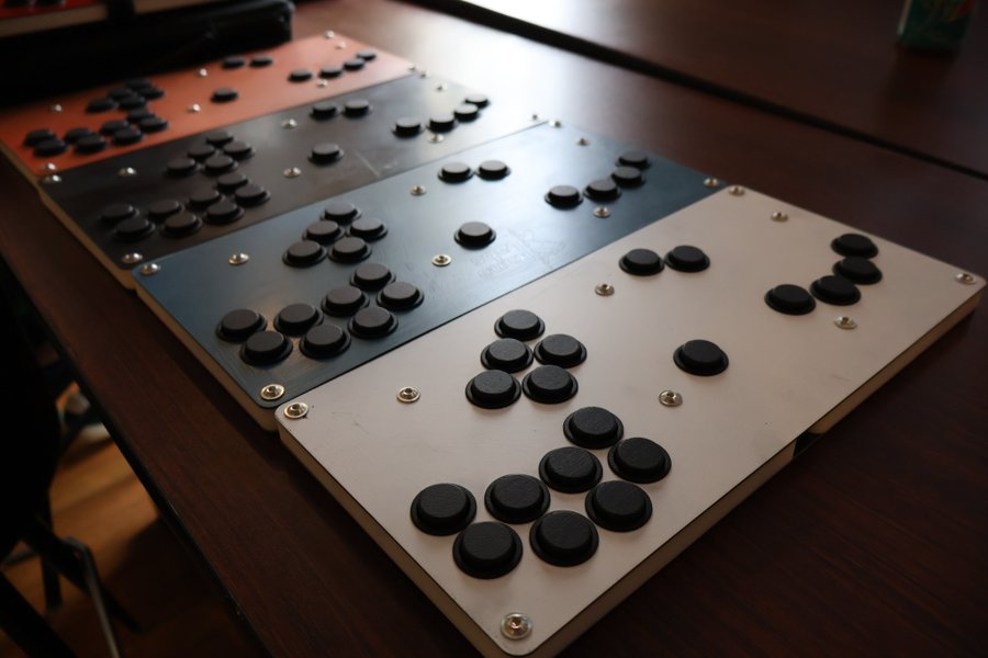 Sales are slow, so I'm doing... a giveaway for one of my open frame 1 controllers!!! If you win, I'll ship you either the white or blue one (your choice) with a free cable!!! To enter, like andRT this post, and my pinned post! Also, you have to follow me! Ends wednesday 4/16!