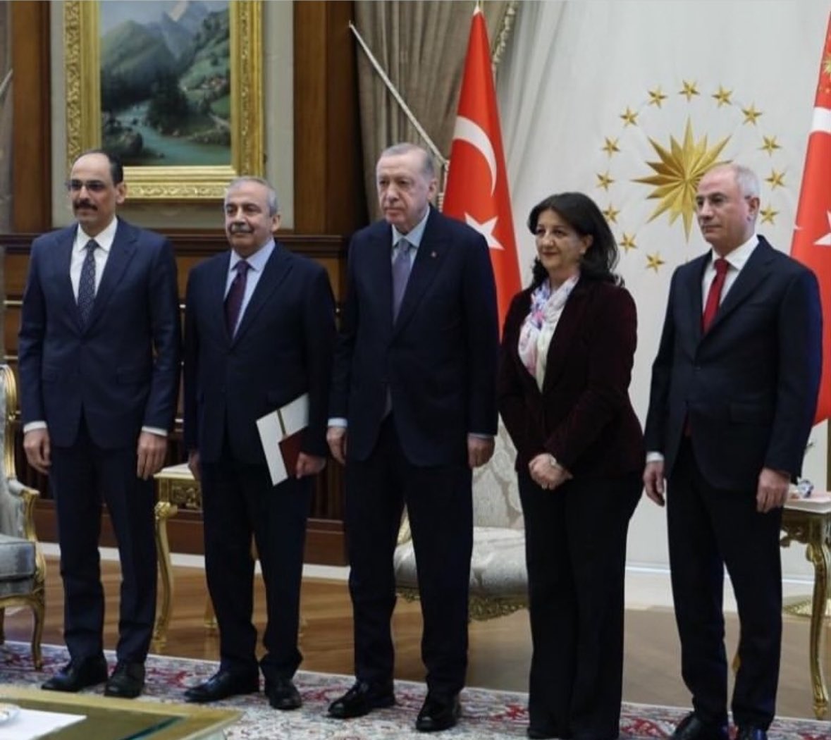 İyi ki Kılıçdaroğlu kazanmadı. 

Apo’yu serbest bırakırdı
İsrail Gazze’ye girerdi
DEM Parti ile ortak olurdu
Suriye’de Kürdistan kurulurdu
Dolar 40 ₺ olurdu