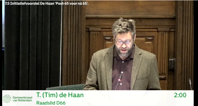 _prinsalexander's tweet photo. Heer @timmietovenaar van @d66rotterdam die gedegen en passievol zich sterk maakt voor het behoud van Rotterdamse boegbeelden. #post65 

Heer De Haan zet zich in voor behoud van herkenbare Rotterdamse gebouwen. 

".. Rotterdam heeft soms een ongezonde relatie met de sloophamer.." 

#raad010 VIDEO #raadsvergadering 10 april: https://t.co/0foyruKSUC