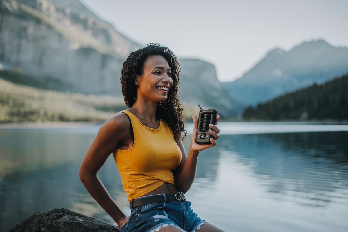 CANNAdotMN's tweet image. We’re thrilled to team up again with @storz_bickel  — creators of the legendary Volcano and portable powerhouses like The Mighty (👇). Proud sponsor of Canna Connect for 3 years and counting 💨

🔗 tinyurl.com/storz-bickel

#StorzAndBickel #Vaporizer #CannaConnect #420Events