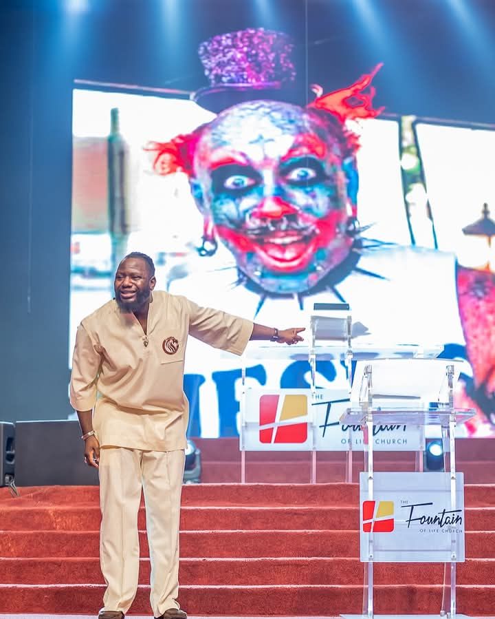 diaspora_lens's tweet photo. "God told me not to cut my hair to save the life of someone" - Pastor Jimmy Odukoya.
#chioma #davido #opay #Yoruba #At16 https://t.co/CFLqjFah8O