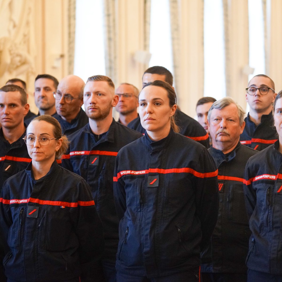 GrandReims's tweet image. Cérémonie de transfert du corps intercommunal des #SapeursPompiers volontaires du #GrandReims au #SDIS51 ! Une intégration qui concerne 192 sapeurs-pompiers, 13 centres de secours et 27 véhicules, pour une souplesse accrue ou encore un #renforcement des collaborations.