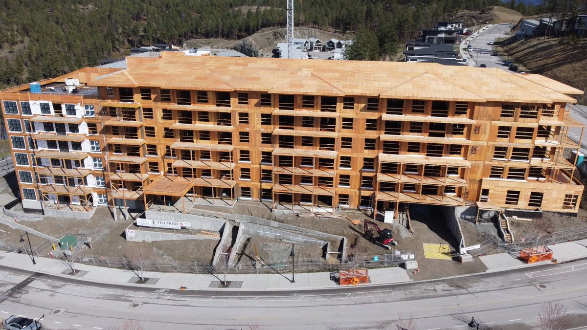 We are officially topped off at Thera @ Mckinley Beach! 

Our first walls went up on October 25th, and we topped off by March 29th.

Impressive work by the team!