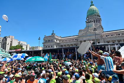 somosradioam530's tweet photo. #LaTardeConCarlosPolimeni📻

📞AHORA📞

🗣️Informe de Martín Suárez (@MDSuarez) sobre el Paro Nacional.

🎙️@poliserpi

#SomosRadio #AM530 #BuscamosLaVerdadSiempre https://t.co/iLdWMeqkzA