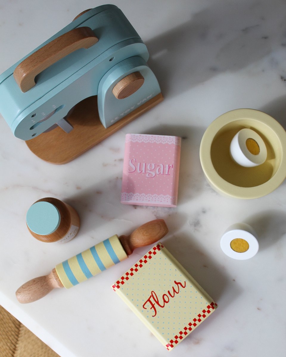 Whisk up some fun with the Mixer Set 🍰👩‍🍳 Perfect for mini bakers, this set features a moving whisk, rolling pin, bowl and all the ingredients to bake up a storm: flour, sugar and eggs ✨

📸 @noahintheforest

#roleplay #minibakers #play #woodentoys #baking #toy #pretendplay #fun