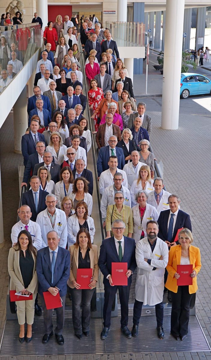 Precioso y emotivo acto el vivido el pasado día 8 con motivo del 50 Aniversiario del hospital <a href="/AreaUnoArrixaca/">Área 1 Arrixaca</a>, el más emblemático de la #RegiondeMurcia. Un orgullo que gracias a los actuales directivos y a <a href="/Murciasalud/">Murciasalud</a> pudimos compartir y disfrutar numerosos excompañeros.