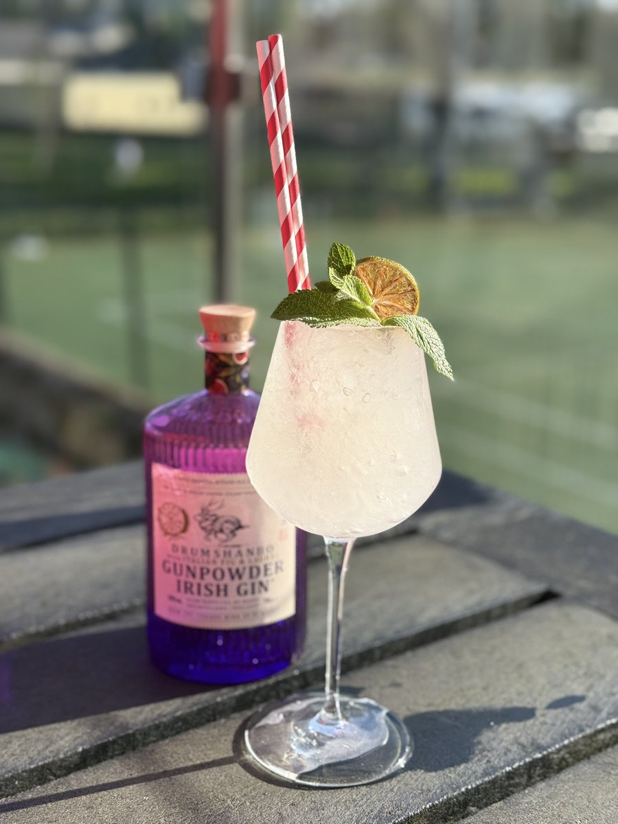 TheRedBank's tweet photo. INDIGO FIZZ
Drumshanbo Fig & Laurel Gin, Honey Syrup, Lemon Juice, Soda Water, Crushed Ice Dehydrated Lime, Mint
#thebestcocktails #creativecocktails #cocktails #tasteleitrim #enjoyleitrim #visitleitrim #Irelandshiddenheartlands #foodandwineireland #thetaste #discoverireland https://t.co/UcuCRqUxdL