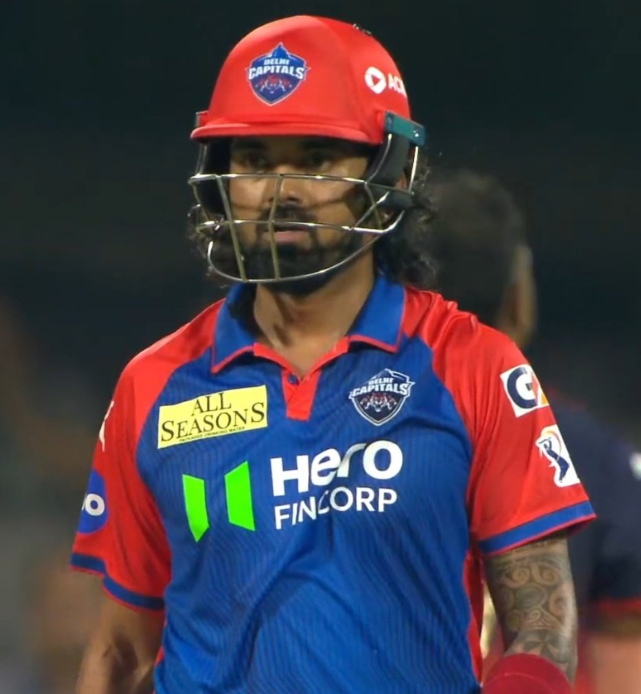 Dev_0724's tweet photo. En Area da 

KL - Beast mode fire 🔥 

#RCBvsDC https://t.co/92L4rogBjO
