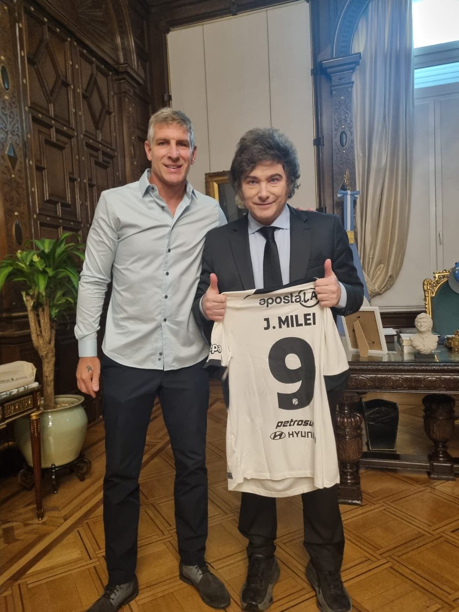 ferosoriano's tweet photo. Después de perder con Velez 4 a 0 de local, Palermo renunció como DT de Olimpia. https://t.co/6Zgcez2pbe