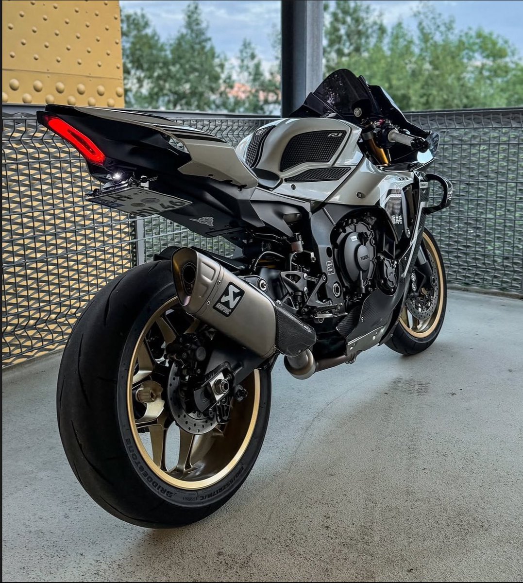 YAMAHA R1🩶