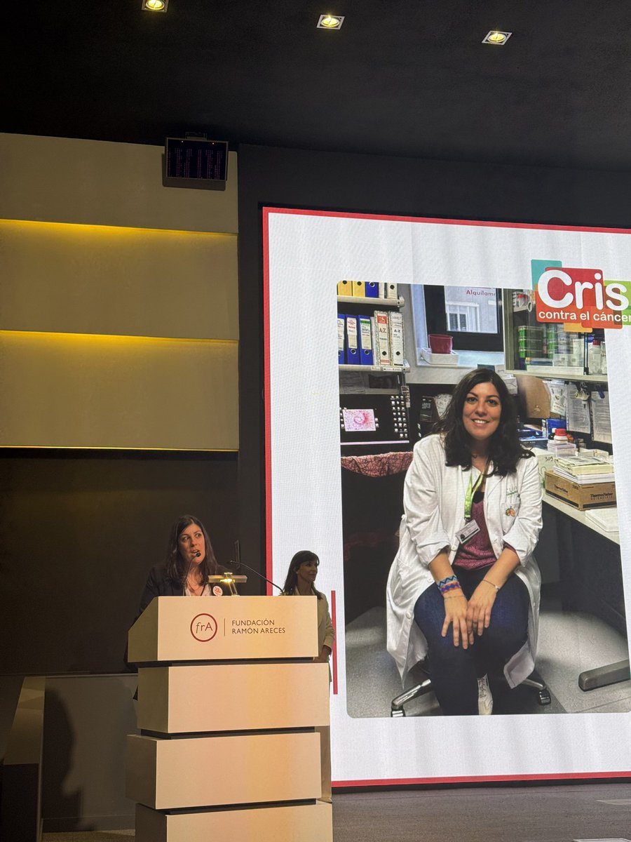 criscancer's tweet photo. 🔴🎖Para la Dra. Laura Mezquita Pérez del #CLÍNIC – @idibaps en su proyecto:
Factores Ambientales en #CáncerdePulmón
Entrega 👉 @PabloLaca, presidente del Grupo @cesce_es
#DiaCienciaCRIS25 #CRISContraelCáncer https://t.co/RCxqaDvVMh