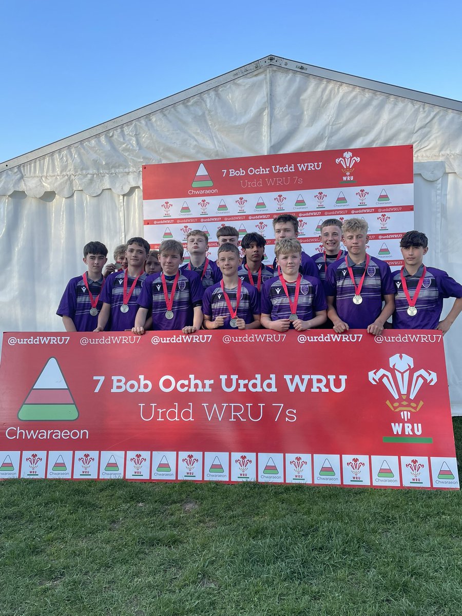 UrddWRU7's tweet photo. Canlyniadau Bowlen Cystadleuaeth Rygbi Bechgyn Bl.8!👏🤩

Boys Rugby Yr.8 Results (Bowl)!👏🤩

🥇@MrBerryLSP (Lewis Pengam)
🥈@johnfrostschool 

Da iawn chi! Well done!👏
@chwaraeonyrurdd https://t.co/ZGxTd9eyUq