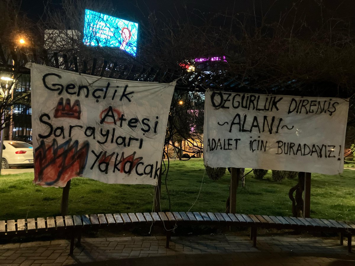 gztanadolu's tweet photo. Özgürlük Direniş Alanımızdayız
#SesVerTürkiye #sesvereskişehir #sokağa #Eylem #eskişehireylem #eskişehir #eskişehirhaber #boykot #anadoluüniversitesi #direniş #haber #eskişehirosmangaziüniversitesi https://t.co/N14qHFMynI