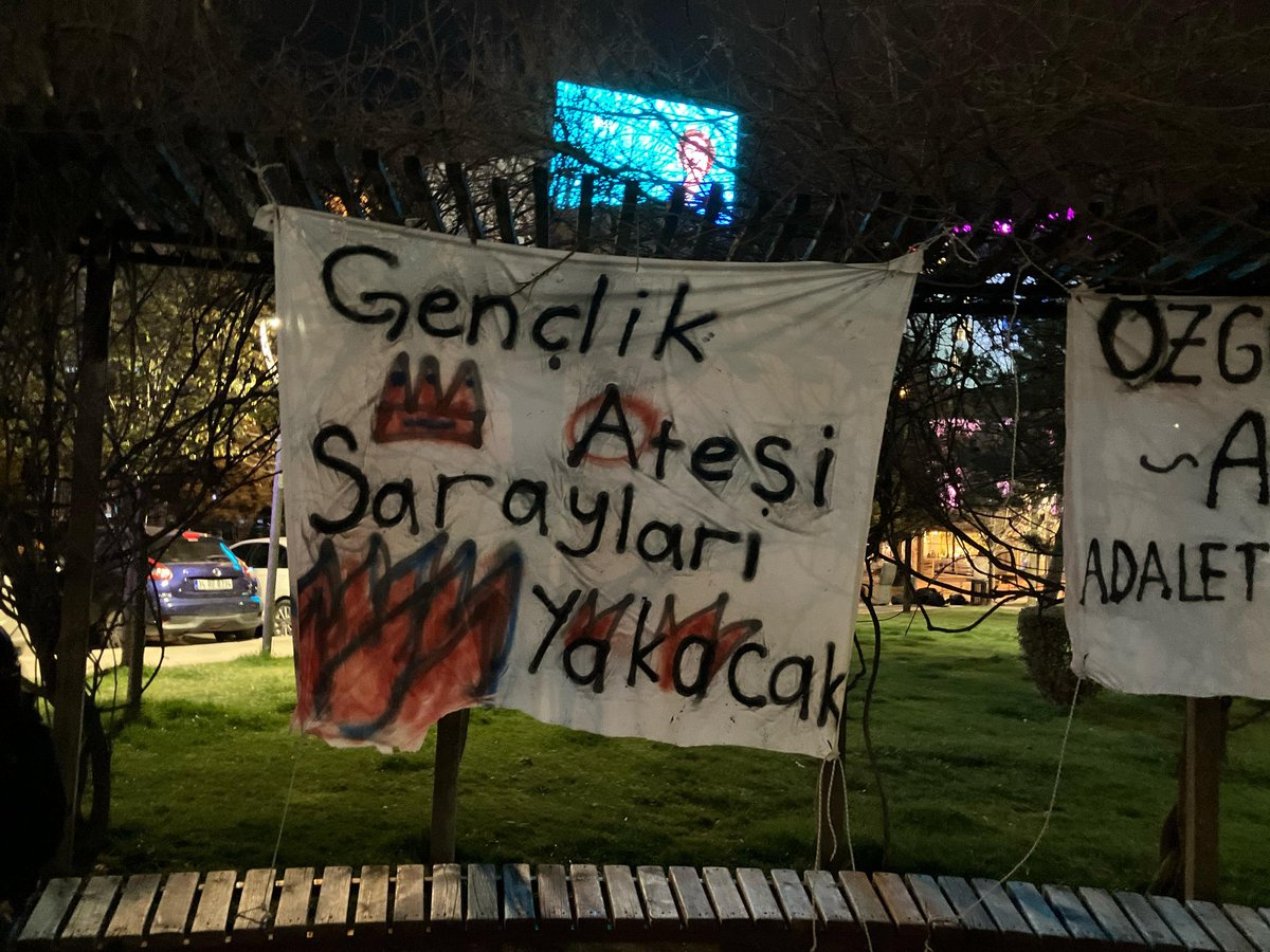 gztanadolu's tweet photo. Özgürlük Direniş Alanımızdayız
#SesVerTürkiye #sesvereskişehir #sokağa #Eylem #eskişehireylem #eskişehir #eskişehirhaber #boykot #anadoluüniversitesi #direniş #haber #eskişehirosmangaziüniversitesi https://t.co/N14qHFMynI