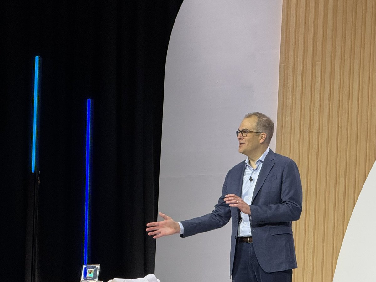 So cool to be at #GoogleCloudNEXT and see the unveiling of Willow, Google’s quantum chip this morning by Mark Lohmeyer, VP and GM of Compute and AI infrastructure #QuantumComputing
