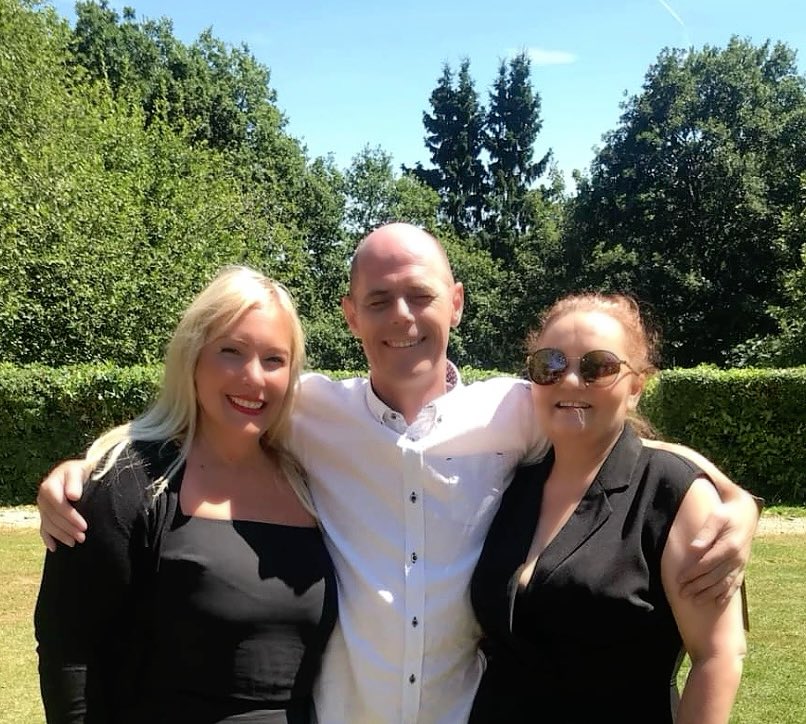 My beautiful cousin (right) really needs your love.

She’s very poorly in hospital.

My life won’t be the same if we lose my Michelle.

Please send love so that I can show her. 
Thank you ever so much