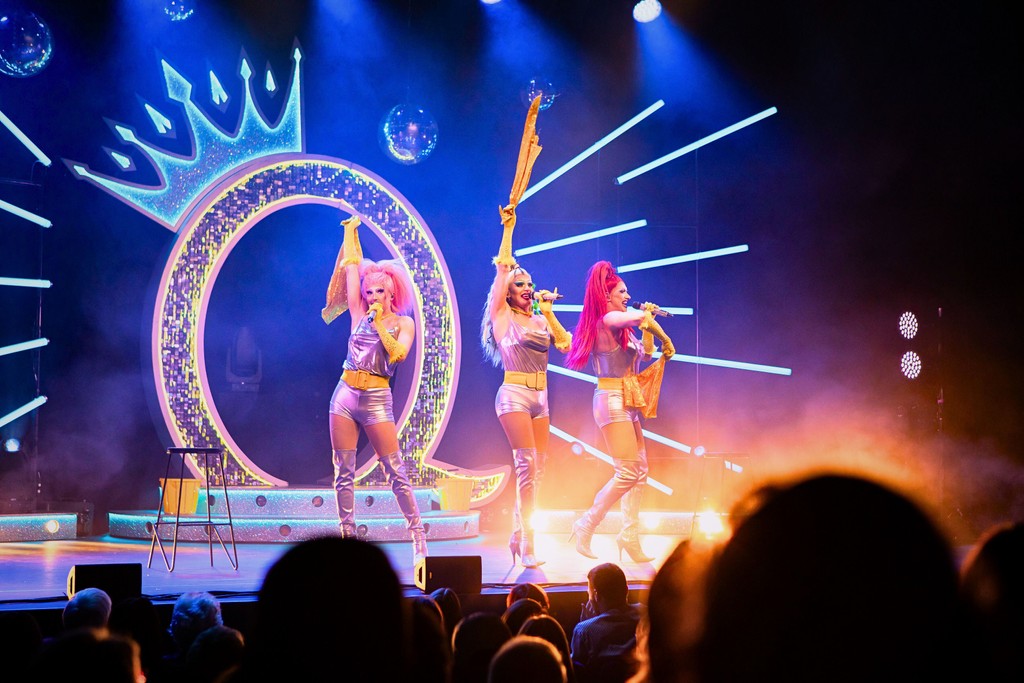 queenztheshow's tweet photo. 💥 WE'RE BACK, BABY! 💥
75000+ seats. One unforgettable drag-stravaganza. 👑

🪩 If you love disco anthems, divas, and a bloody good time, grab those tix NOW: https://t.co/KIbxgXQ6Uh

#Queenz #Drag https://t.co/Dytd9GqUJf