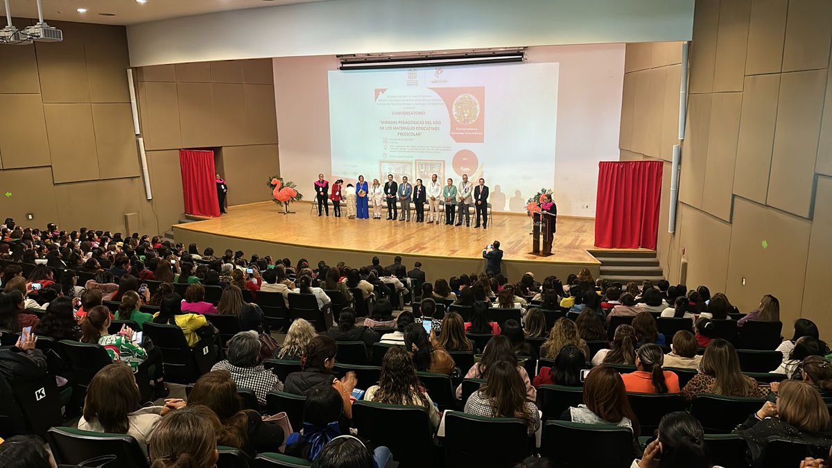 Garcia_Leticia7's tweet photo. La @DGEPreescolar en coordinación con los Centros de Maestros de Santiago Tianguistenco, @CMMetepec_ y la #SREBMetepec, desarrollaron el Conversatorio "Miradas Pedagógicas del uso de los Materiales Educativos de Preescolar" en el CEFyD "Quetzalli" de Metepec.
#ConElPoderDeServir https://t.co/q8rXrbYG8N
