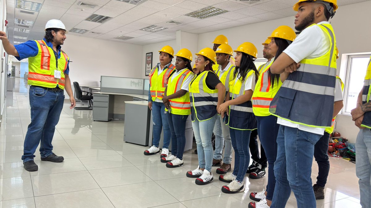 ¡Rumbo al futuro logístico! ⚓🚚

Estudiantes de Marítima y Logística visitaron el Centro de Distribución de Dicarina.

¡Vieron en acción los procesos que mueven la cadena de suministros! 🔄📦✨ #UIP #Logística