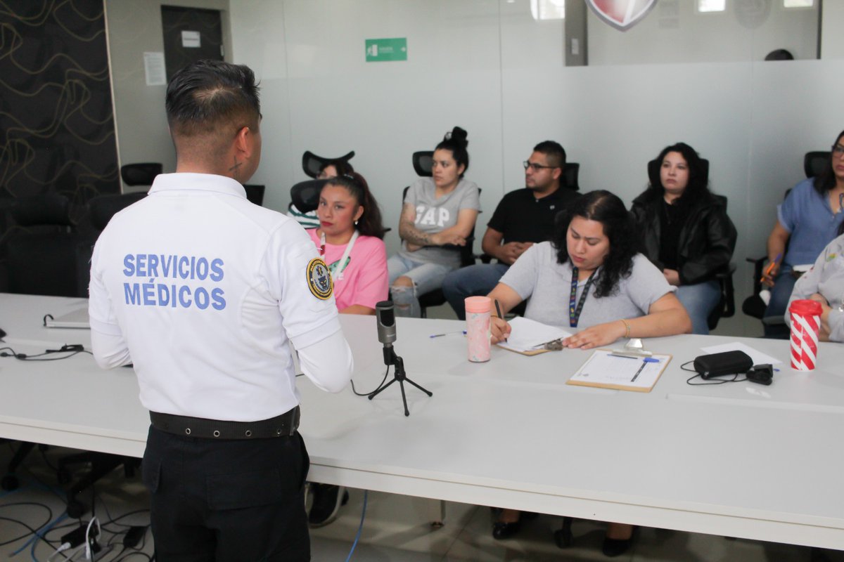 SP_Veracruz's tweet photo. A través de nuestro servicio médico, capacitamos al personal en temas de #PrimerosAuxilios 🧑🏻‍⚕️👩🏽‍⚕️🩺, fortaleciendo la capacidad de respuesta ante emergencias y garantizando espacios más seguros para todos. 👮🏻👮🏽‍♂️

❤️ ¡Nuestra misión es preservar tu seguridad! https://t.co/4vrAtXLbQI