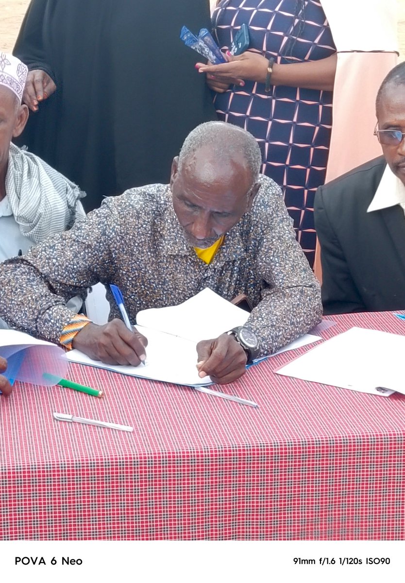 FCDCKenya's tweet photo. The Borana, Rendille, Samburu &amp; Turkana communities from Chari, Ngaremare (Isiolo), Waso  (Samburu), &amp; Laisamis (Marsabit), today, signed 'The Communique of SABARWAWA Landscape', which outlines the peace resolutions/commitments developed during their two-day workshop. 
@iofarah https://t.co/cblvfrm2GB