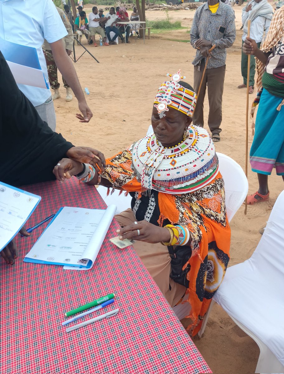 FCDCKenya's tweet photo. The Borana, Rendille, Samburu &amp; Turkana communities from Chari, Ngaremare (Isiolo), Waso  (Samburu), &amp; Laisamis (Marsabit), today, signed 'The Communique of SABARWAWA Landscape', which outlines the peace resolutions/commitments developed during their two-day workshop. 
@iofarah https://t.co/cblvfrm2GB