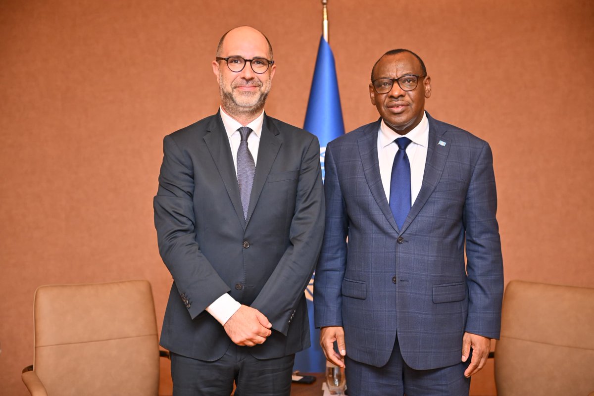 ECA_OFFICIAL's tweet photo. Insightful exchange between ES @claverGatete and @infoCEPEI Director Philipp Schönrock, on strengthening Africa–Latin America cooperation. The meeting emphasized practical South-South actions, applied research, and shared learning. https://t.co/1k1SSsU9ZC