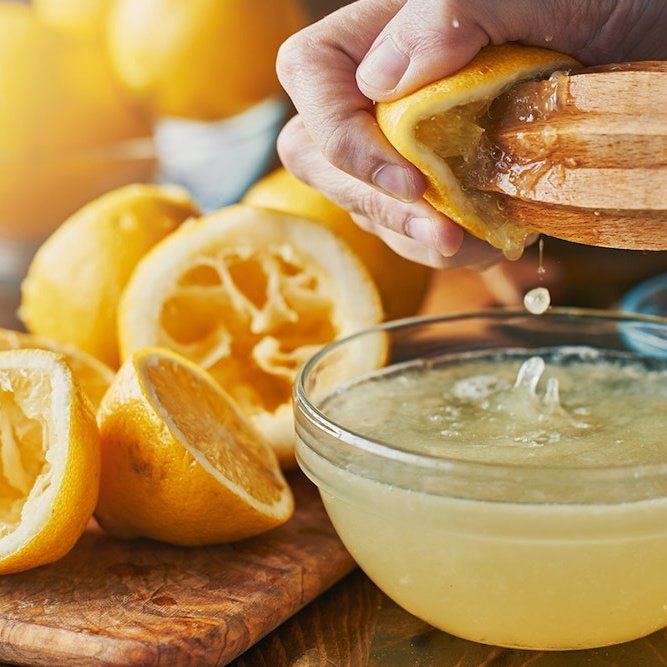 DedayoRoots's tweet image. Natural Remedy for ACNE SCAR 👇 

🌱Take 1-2 teaspoon of lemon juice 🍋 and ½ teaspoon of raw honey 🍯

- Mix well, apply on the affected areas.
- Let it dry and rinse off with water.
- Repeat daily.

#Dédayọ̀Roots #BackToRoots #StayRooted