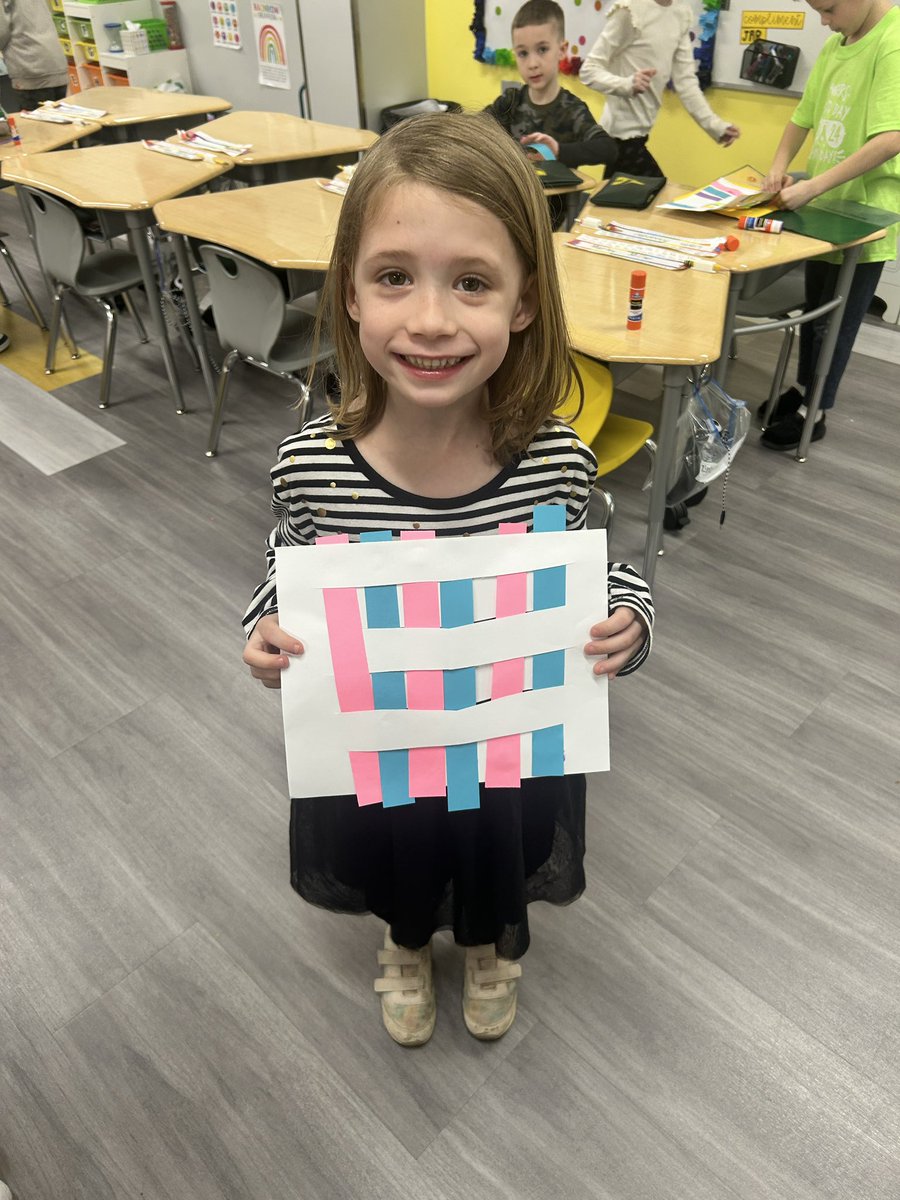 MrsBrown_K's tweet photo. Learning how to weave using our “loom.” https://t.co/jO61DlmRmm