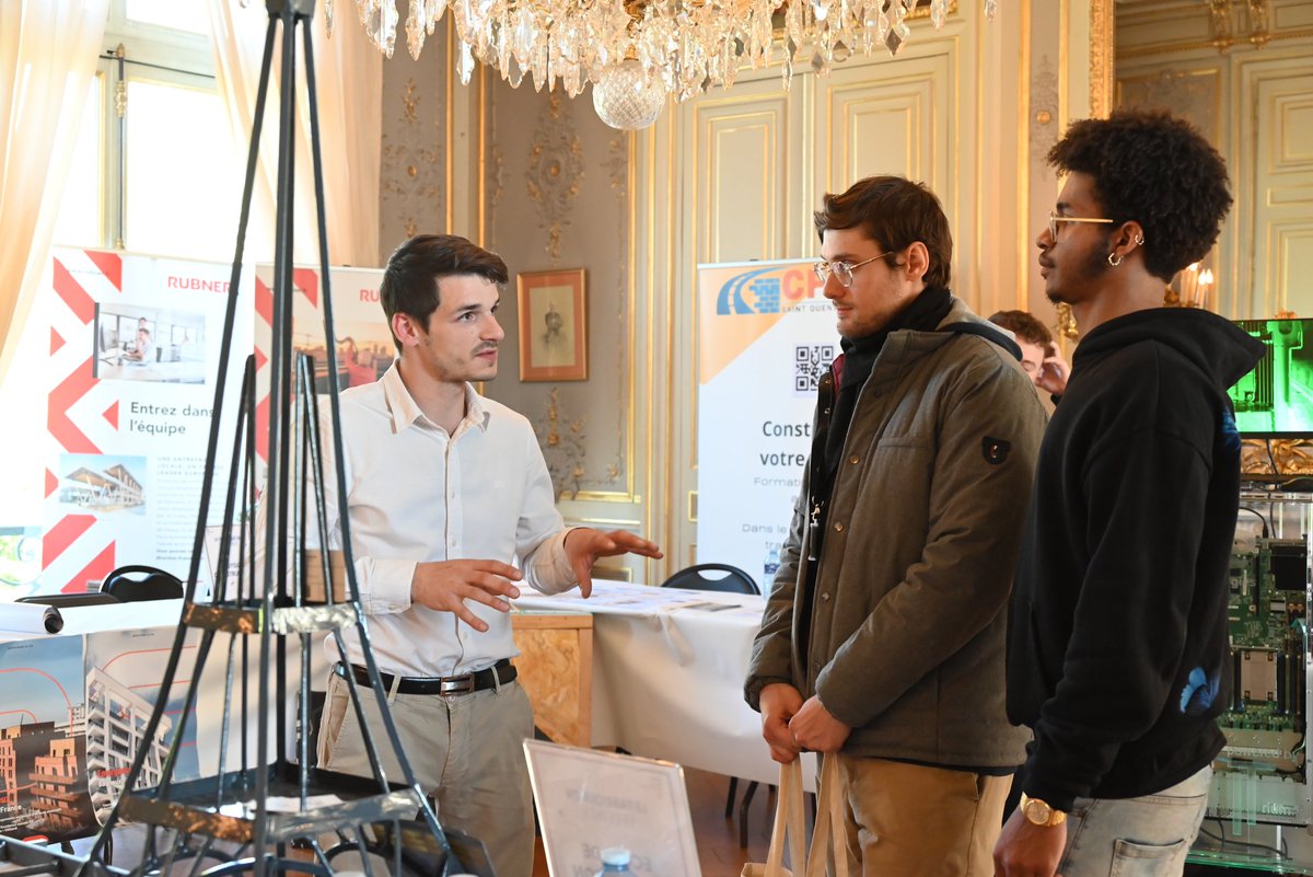 🎉 Retour sur la première édition du "Fabriqué en Yvelines"

🗓️Aujourd’hui, la Préfecture des Yvelines a accueilli le premier salon du "Fabriqué en Yvelines". Cet événement a mis à l’honneur l’industrie locale, ses talents et ses innovations !

👩‍🏭👨‍🏭 Jeunes, professionnels et