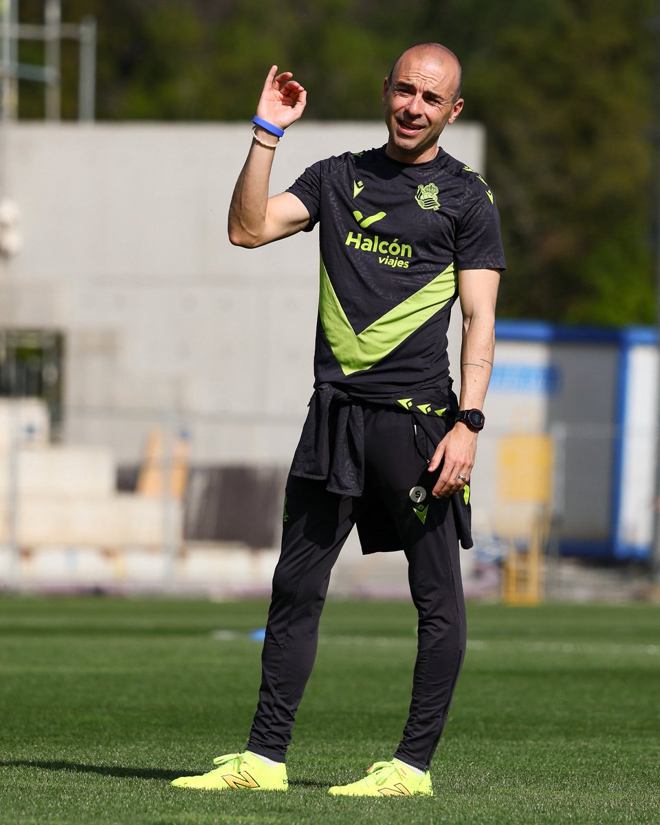 jlsanchezvera's tweet image. Divertir-te y Exigir-te.

#beplayer #youfirst #newbalance #futbol #futfem #sanchezvera