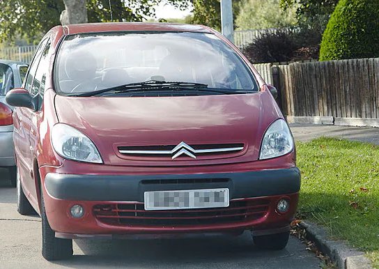NoContextBrits's tweet photo. Only true Brits will know the driver of this car. https://t.co/uwpc7jESo4