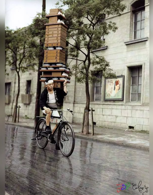 starside8's tweet photo. A Japanese man photographed riding a bicycle while carrying soba noodles on his shoulder in Tokyo, Japan in 1935.
@HistoryInPics 
#HistoryInColor https://t.co/ddHO0RkKWN