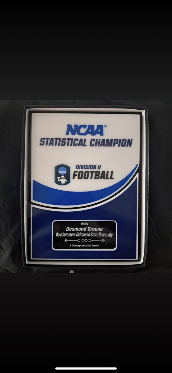 Desmond Greene (@desmond_greene5) on Twitter photo HUGE SHOUTOUT TO my former coaching staff & teammates over at SWOSU for making this possible and also making sure this award got to me. but an even HUGER SHOUTOUT AND THANKS TO <a href="/NCAADII/">NCAA Division II</a> <a href="/DavidWorlock/">David Worlock</a> for the award!!
Looking forward to another great season!! HUGE SHOUTOUT TO my former coaching staff & teammates over at SWOSU for making this possible and also making sure this award got to me. but an even HUGER SHOUTOUT AND THANKS TO <a href="/NCAADII/">NCAA Division II</a> <a href="/DavidWorlock/">David Worlock</a> for the award!!
Looking forward to another great season!!