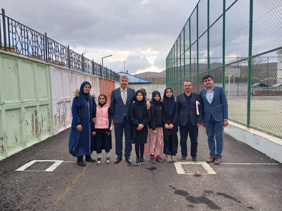 İlimizde yapılan Bocce (Petank) il birinciliği müsabakalarında okulumuzun öğrencileri küçükler kategorisinde şampiyonluk elde ederek Antalya Kemer'de yapılacak olan Türkiye Bocce Şampiyonası'nda ilimizi temsil edecektir. <a href="/MustafaOzel66/">Mustafa Özel</a> <a href="/halukcakan12/">HALUK ÇAKAN</a> <a href="/yusuf_tokus/">Yusuf TOKUŞ</a> <a href="/arge_mem/">Bingöl Mem Arge</a>