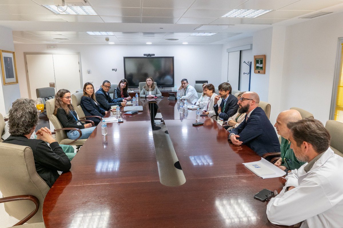 Hospital Universitario de Jaén (@hospitaljaen) on Twitter photo La Secretaria General de Salud Pública de <a href="/saludand/">Consejería de Salud y Consumo</a>, Áurea Morillo, la directora gerente del <a href="/HospitalJaen/">Hospital Universitario de Jaén</a>, María Belén Martínez, y la gerente de <a href="/FIBAO/">Fibao</a>, Sarah Biel, ha mantenido hoy un encuentro con especialistas que desarrollan destacados proyectos de investigación científica. La Secretaria General de Salud Pública de <a href="/saludand/">Consejería de Salud y Consumo</a>, Áurea Morillo, la directora gerente del <a href="/HospitalJaen/">Hospital Universitario de Jaén</a>, María Belén Martínez, y la gerente de <a href="/FIBAO/">Fibao</a>, Sarah Biel, ha mantenido hoy un encuentro con especialistas que desarrollan destacados proyectos de investigación científica.