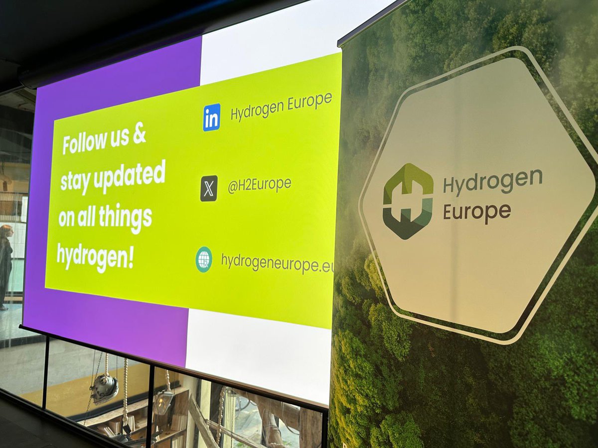 H2Europe's tweet photo. Tonight we hosted our members and friends at our Spring Market - powered by good food and HYDROGIN!
#ENNOH joined us to discuss #infrastructure and how to connect #suppliers to #offtakers, making #h2 happen.
Like flowers this time of year, connections are blossoming! 🌸🌻 https://t.co/vZAWIybXUp